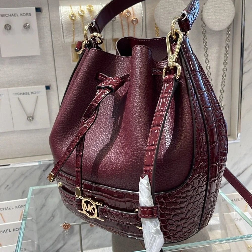 MICHAEL KORS  Reed Medium Pebbled Leather Belted Bucket Messenger Satchel Crossb